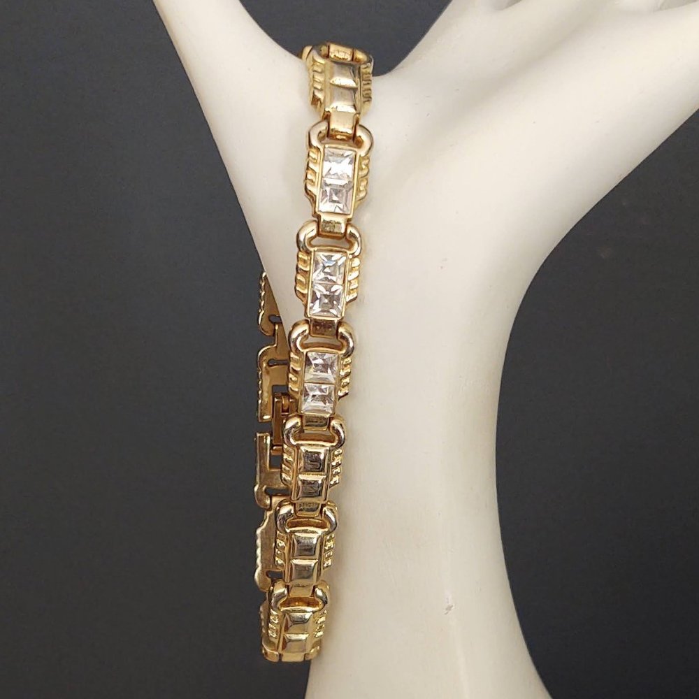 Gold link bracelet with 3 links of glass accents